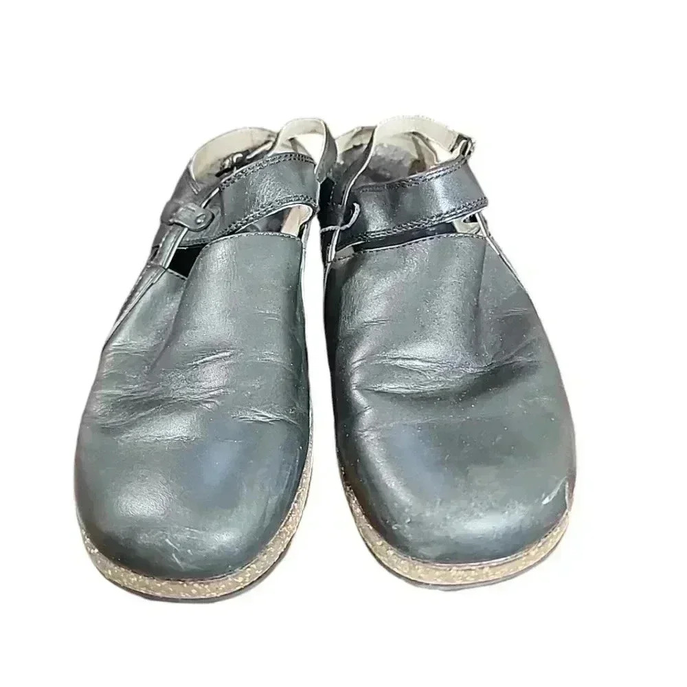 Teva Women's Leather Clogs.  Size 8 - Picture 2 of 9